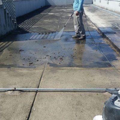 Hidrojateamento para limpeza da proteção mecânica e para soltar o concreto não aderido